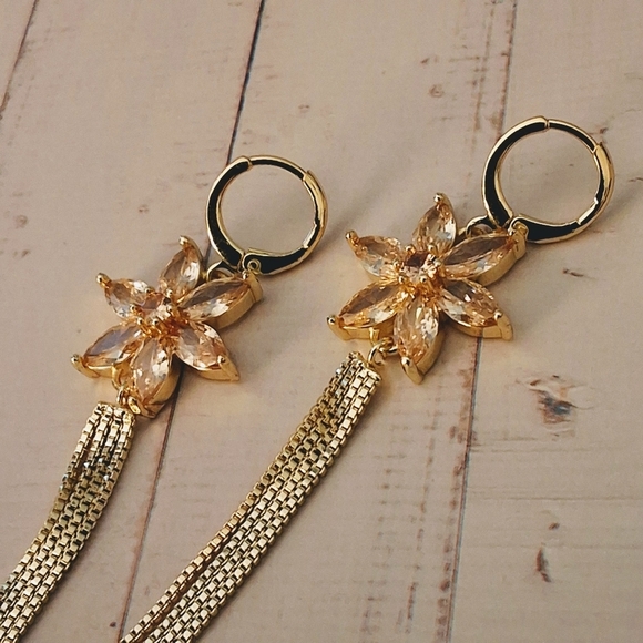 Pretty Bird Golden Hour Drop Earrings – Champagne Sparkle & Luxe Flow - Picture 9 of 11